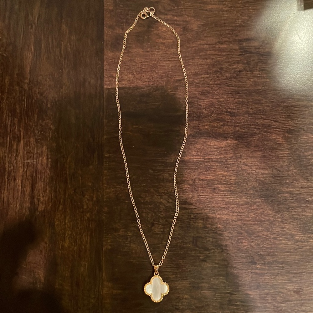 Mother of Pearl Clover necklace